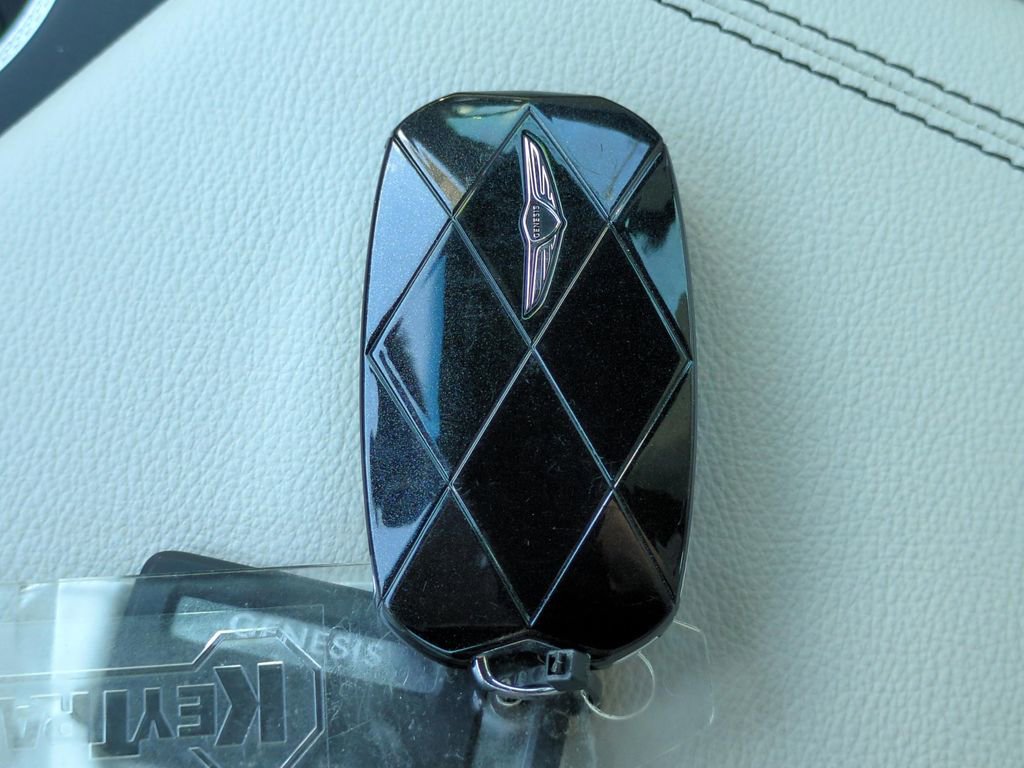 Used 2026 Genesis G70 2.5T image 23