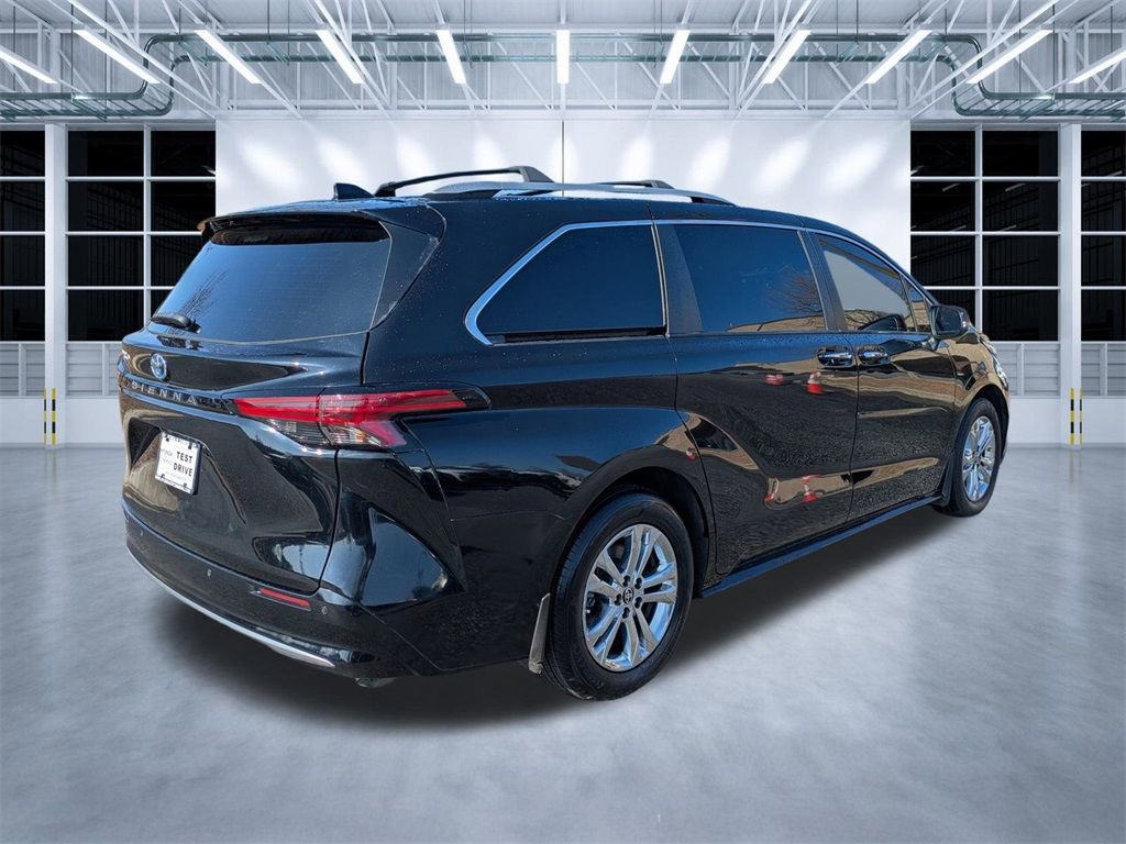 Used 2022 Toyota Sienna Platinum image 4