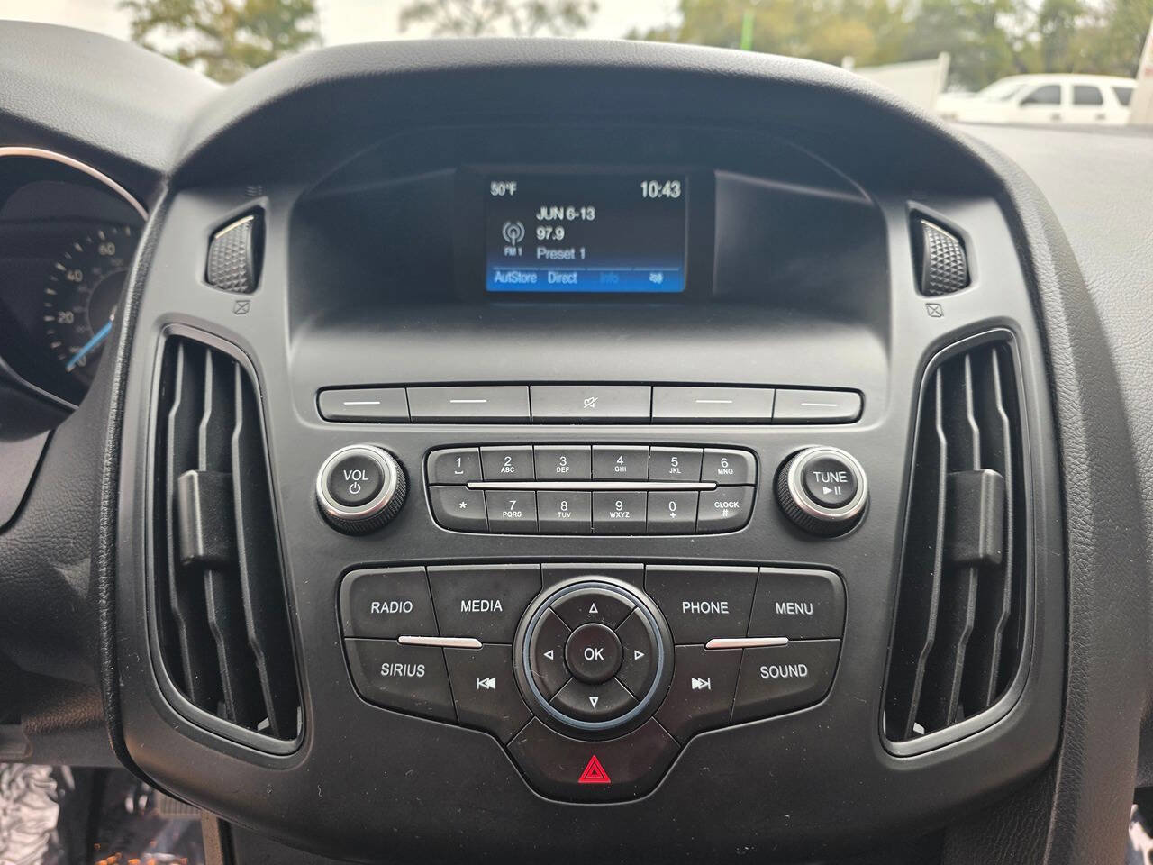 Used 2018 Ford Focus SE image 30
