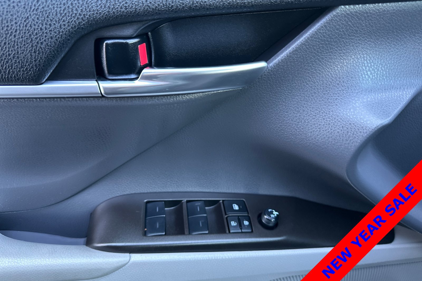 Used 2023 Toyota Camry LE image 11