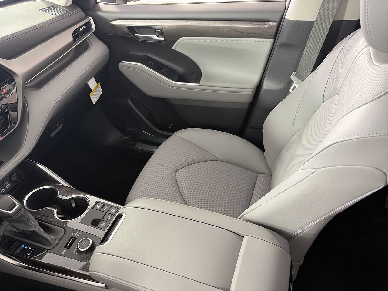 New 2026 Toyota Highlander Limited AWD/4WD image 22