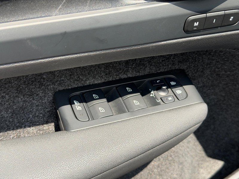 Certified 2023 Volvo C40 Recharge Core w/ Protection Package Premier AWD/4WD image 16