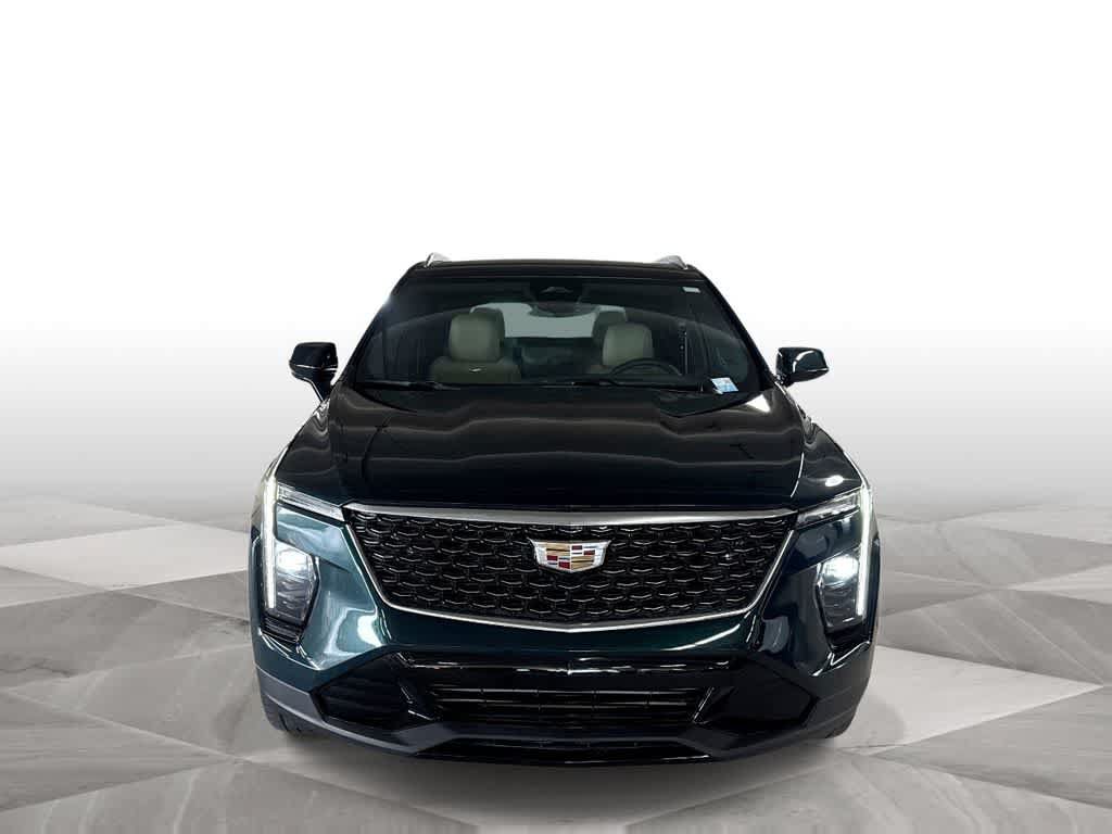Used 2024 Cadillac XT4 Premium Luxury FWD image 3