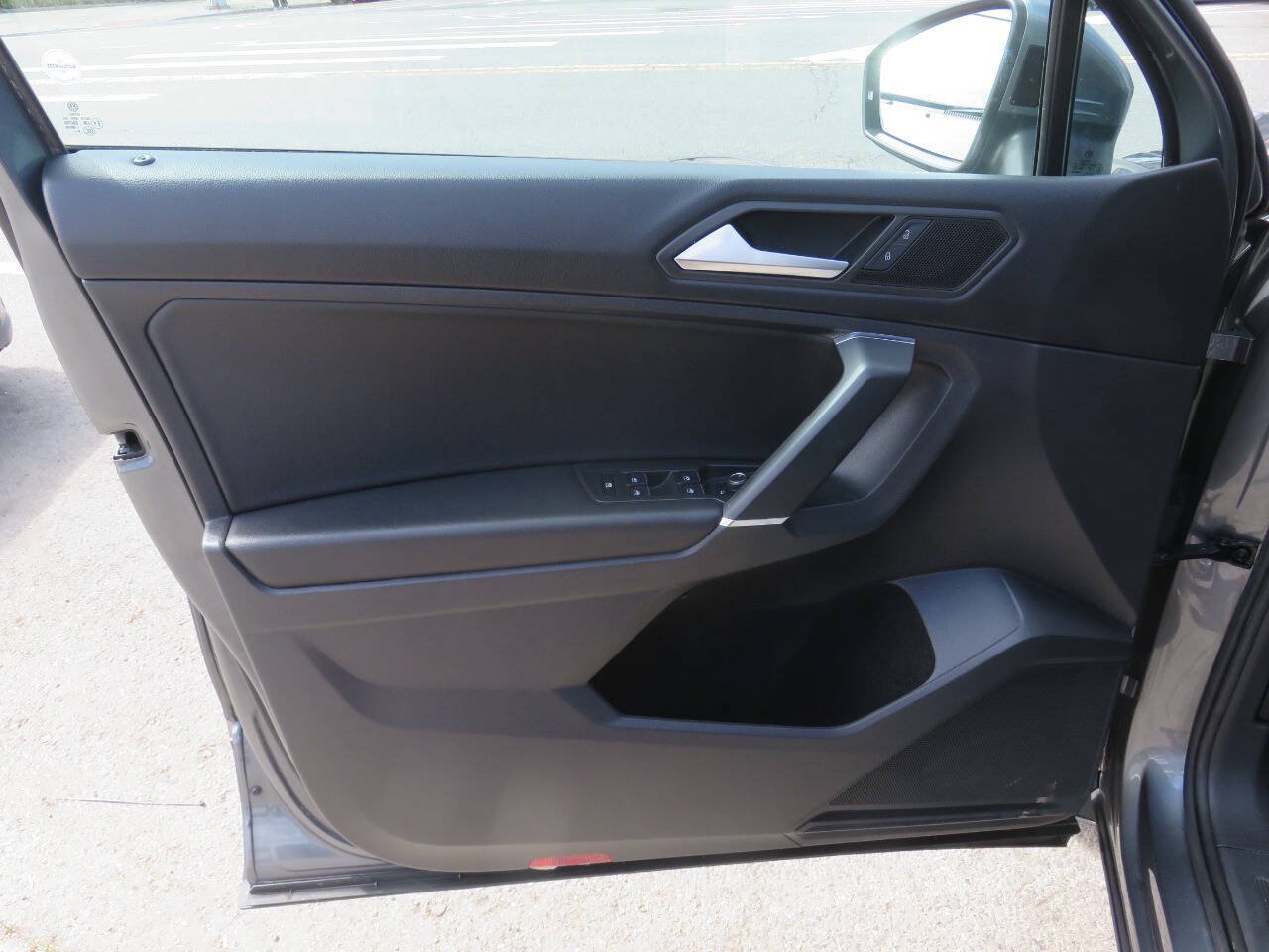 Used 2020 Volkswagen Tiguan S FWD image 28