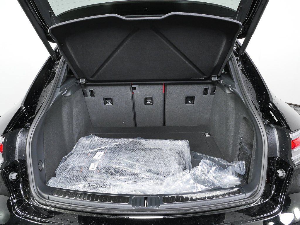 New 2026 Porsche Macan Turbo image 30