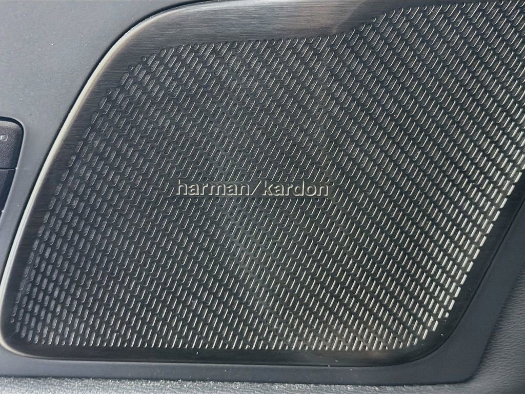 Certified 2023 Volvo XC60 T8 Plus AWD/4WD image 19