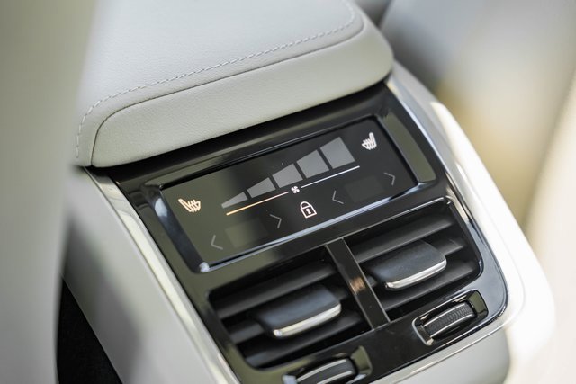 New 2026 Volvo XC60 B5 Ultra w/ Protection Package Premier image 33
