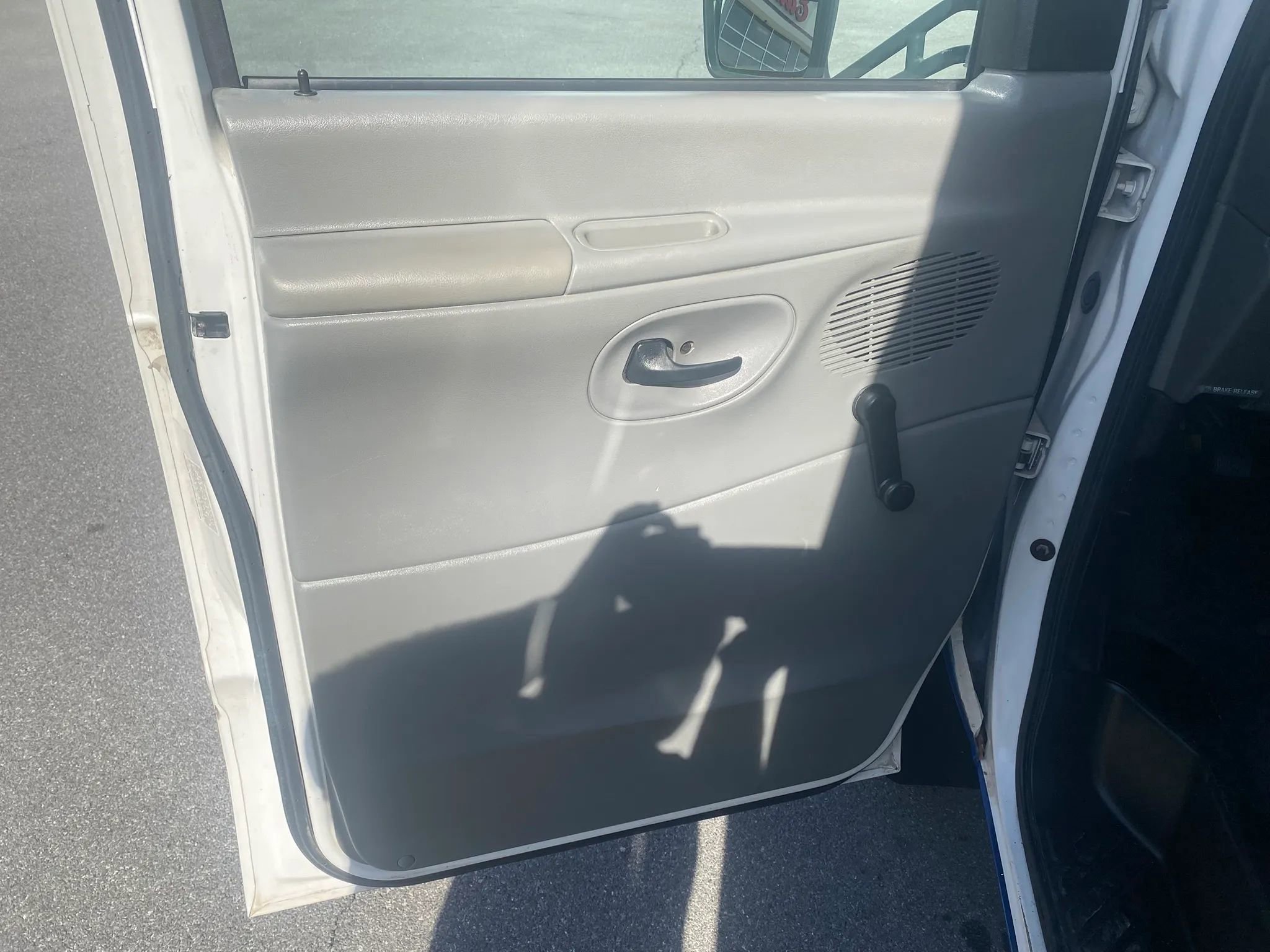 Used 2006 Ford E-450 and Econoline 450 image 8