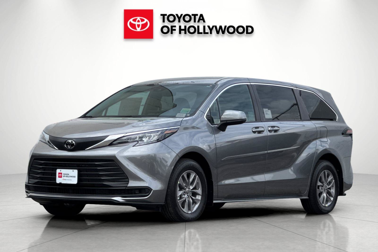 New 2026 Toyota Sienna LE FWD image 7