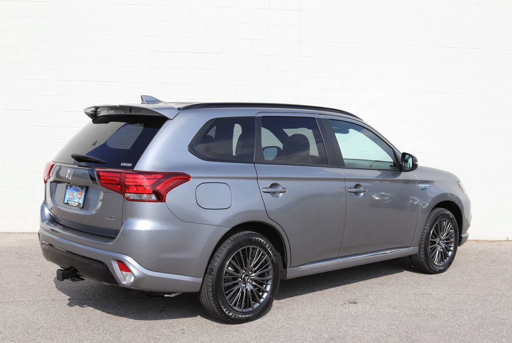 Used 2021 Mitsubishi Outlander LE AWD/4WD image 2