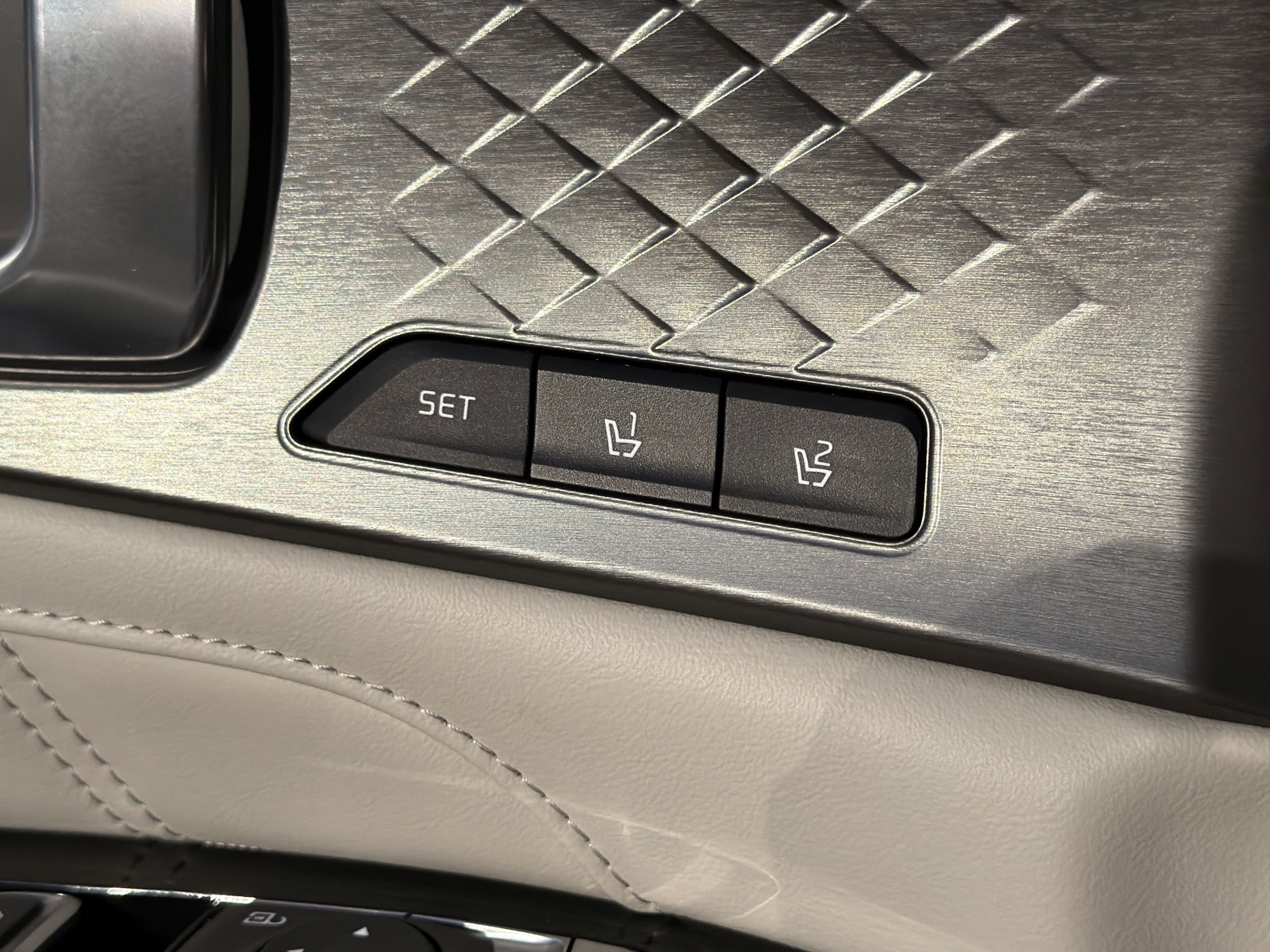 Certified 2023 Kia Sorento SX Prestige AWD/4WD image 28