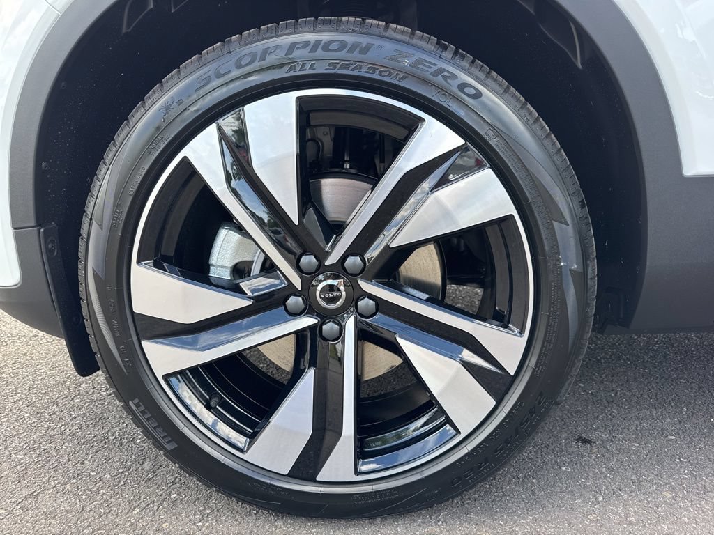 New 2026 Volvo XC40 B5 Plus w/ Climate Package AWD/4WD image 28
