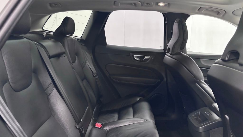 Certified 2025 Volvo XC60 B5 Plus image 24