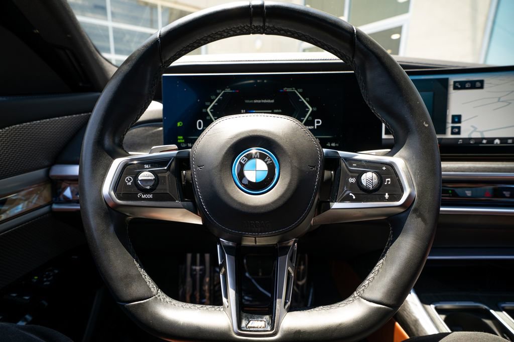 Used 2023 BMW i7 xDrive60 AWD/4WD image 32