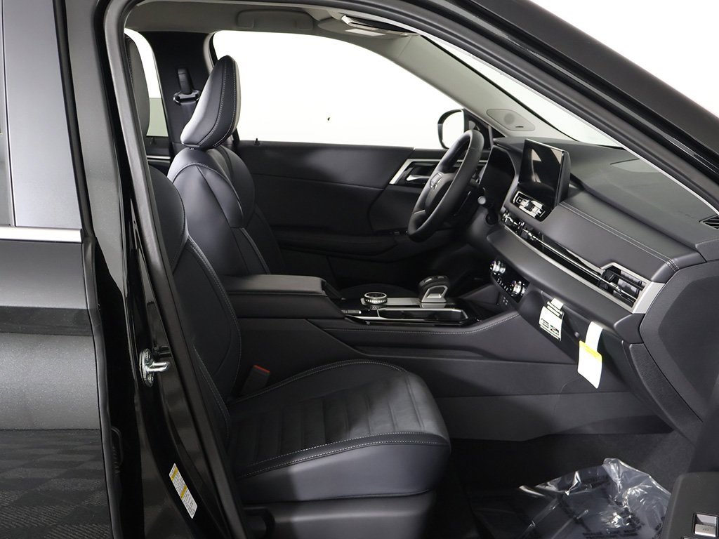 New 2025 Mitsubishi Outlander SE image 28