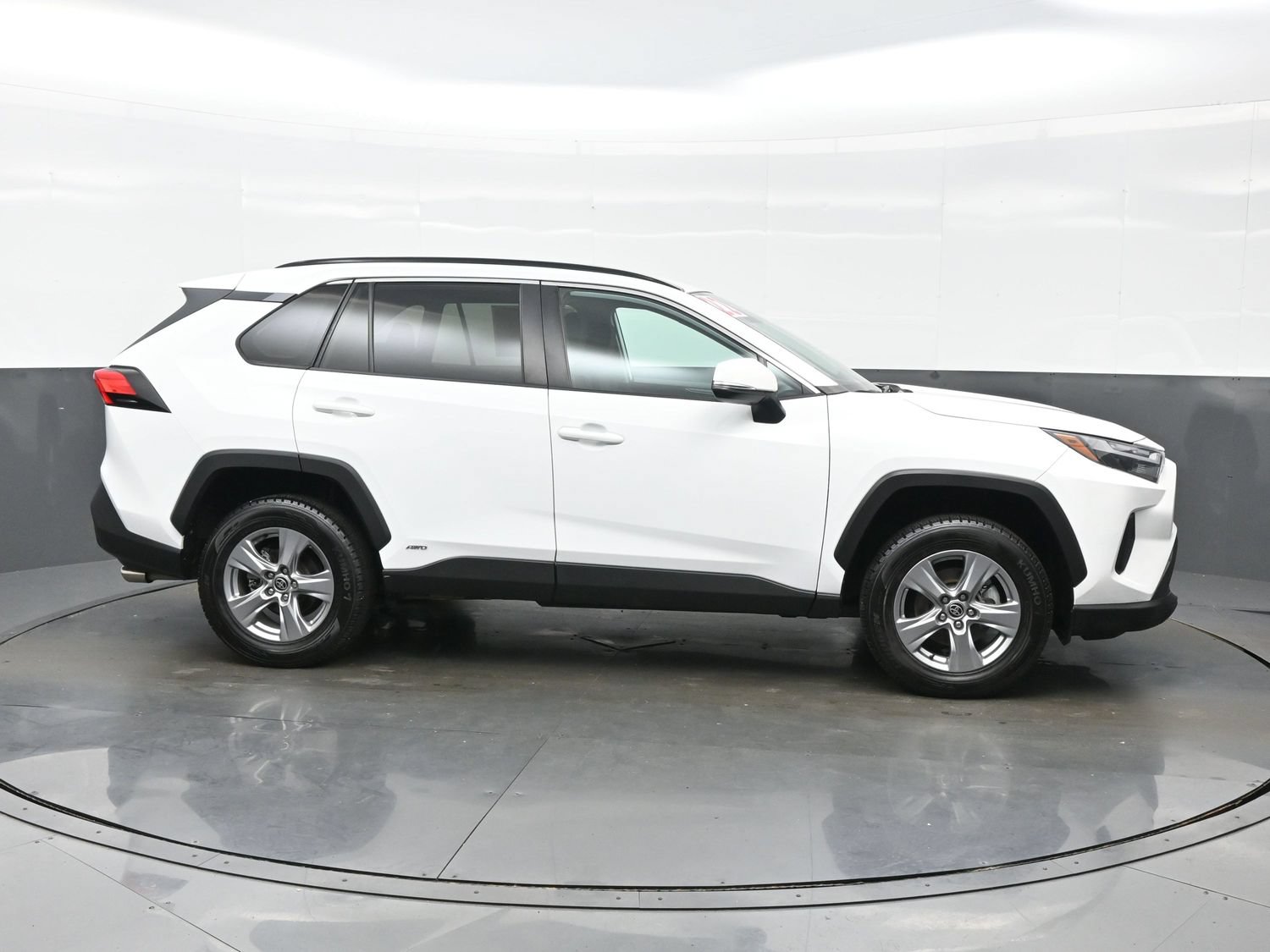 Used 2022 Toyota RAV4 XLE AWD/4WD image 7