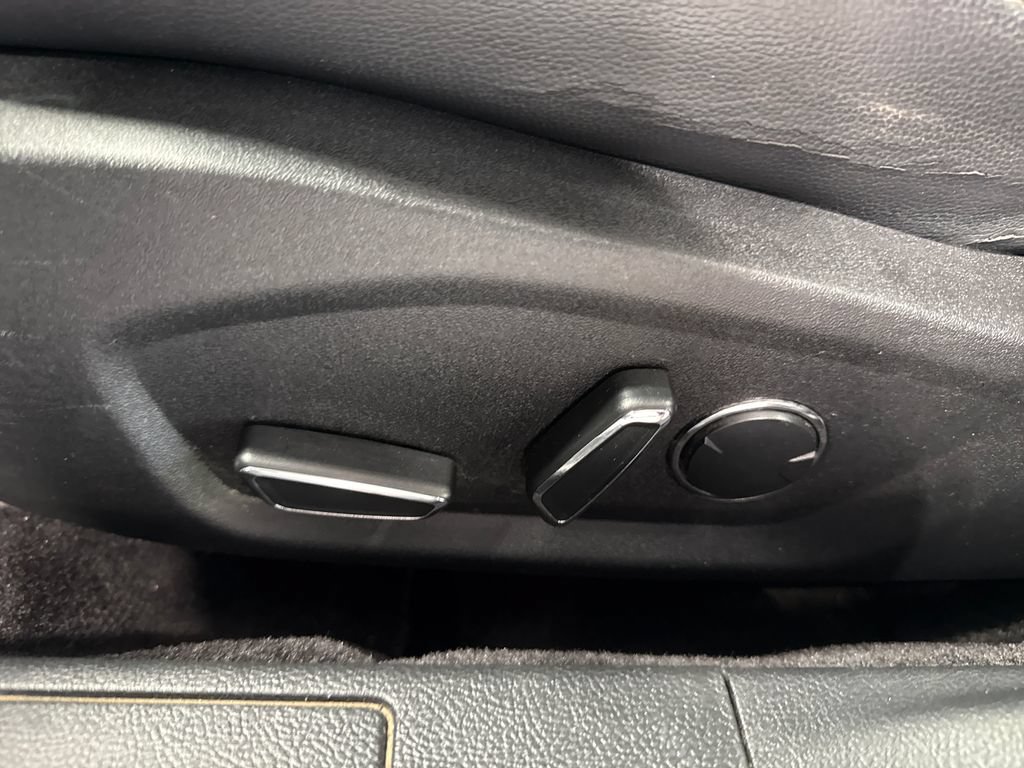 Used 2017 Ford Fusion SE FWD image 28