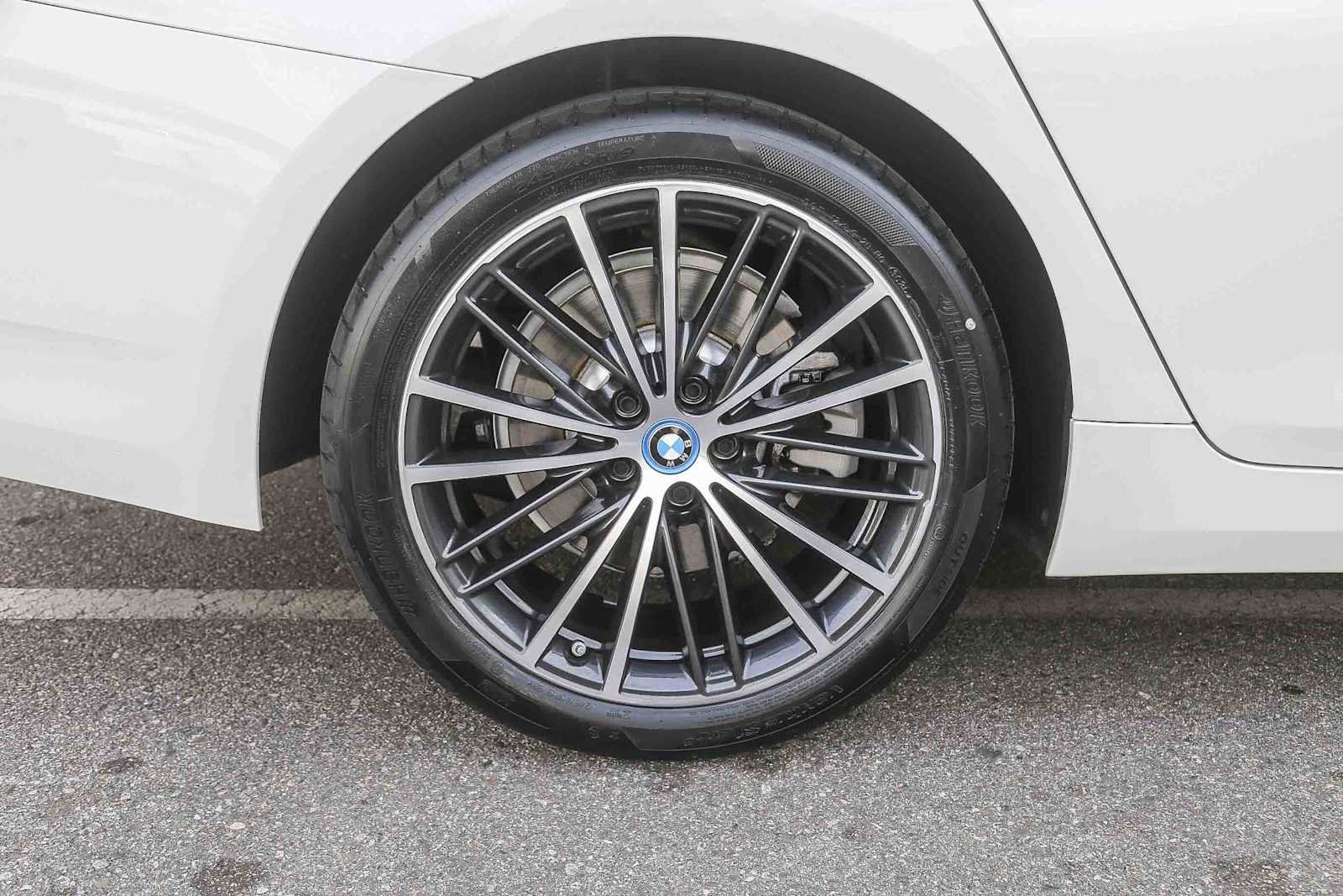 Certified 2023 BMW 530e w/ Convenience Package image 8