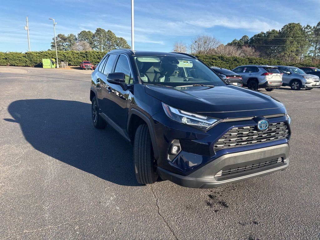 Used 2022 Toyota RAV4 XLE Premium image 9