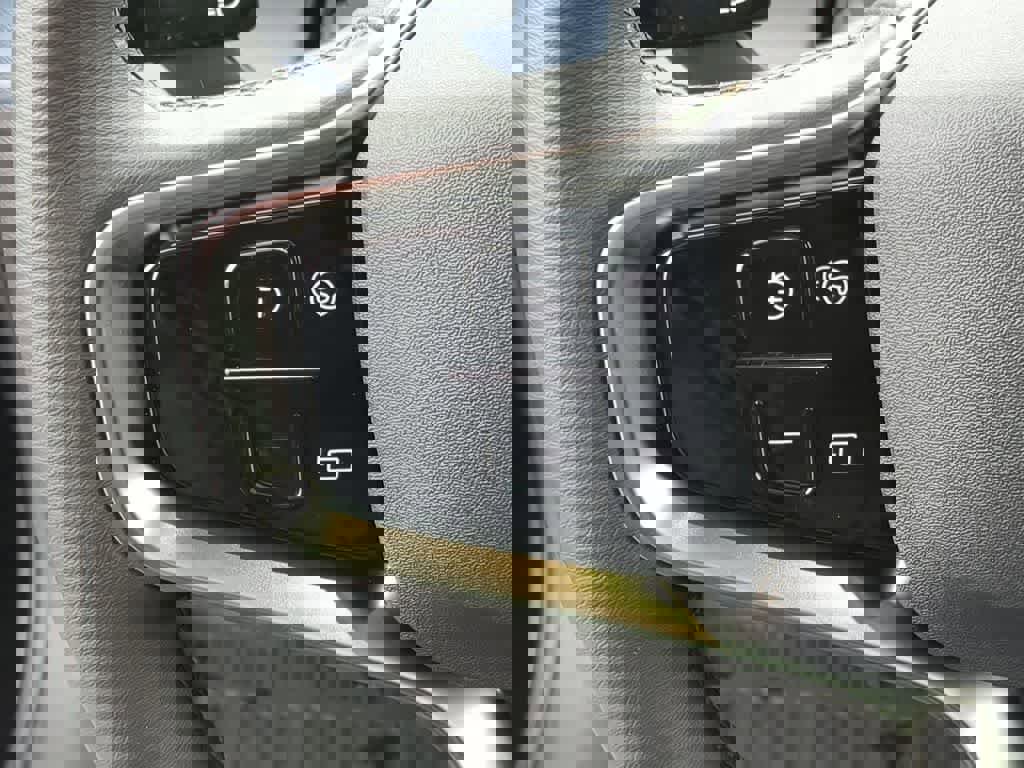 Used 2025 Volvo EX30 Plus w/ Protection Package Premier image 22