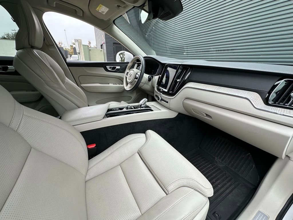 Used 2023 Volvo XC60 B5 Ultimate w/ Protection Package Premier image 35