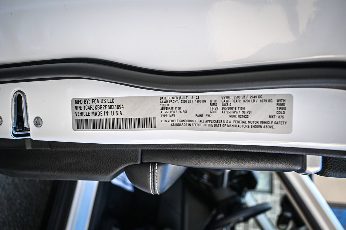Used 2023 Jeep Grand Cherokee L Limited AWD/4WD image 21