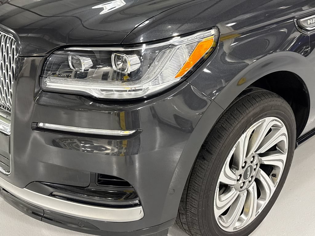 Used 2023 Lincoln Navigator L Reserve AWD/4WD image 7