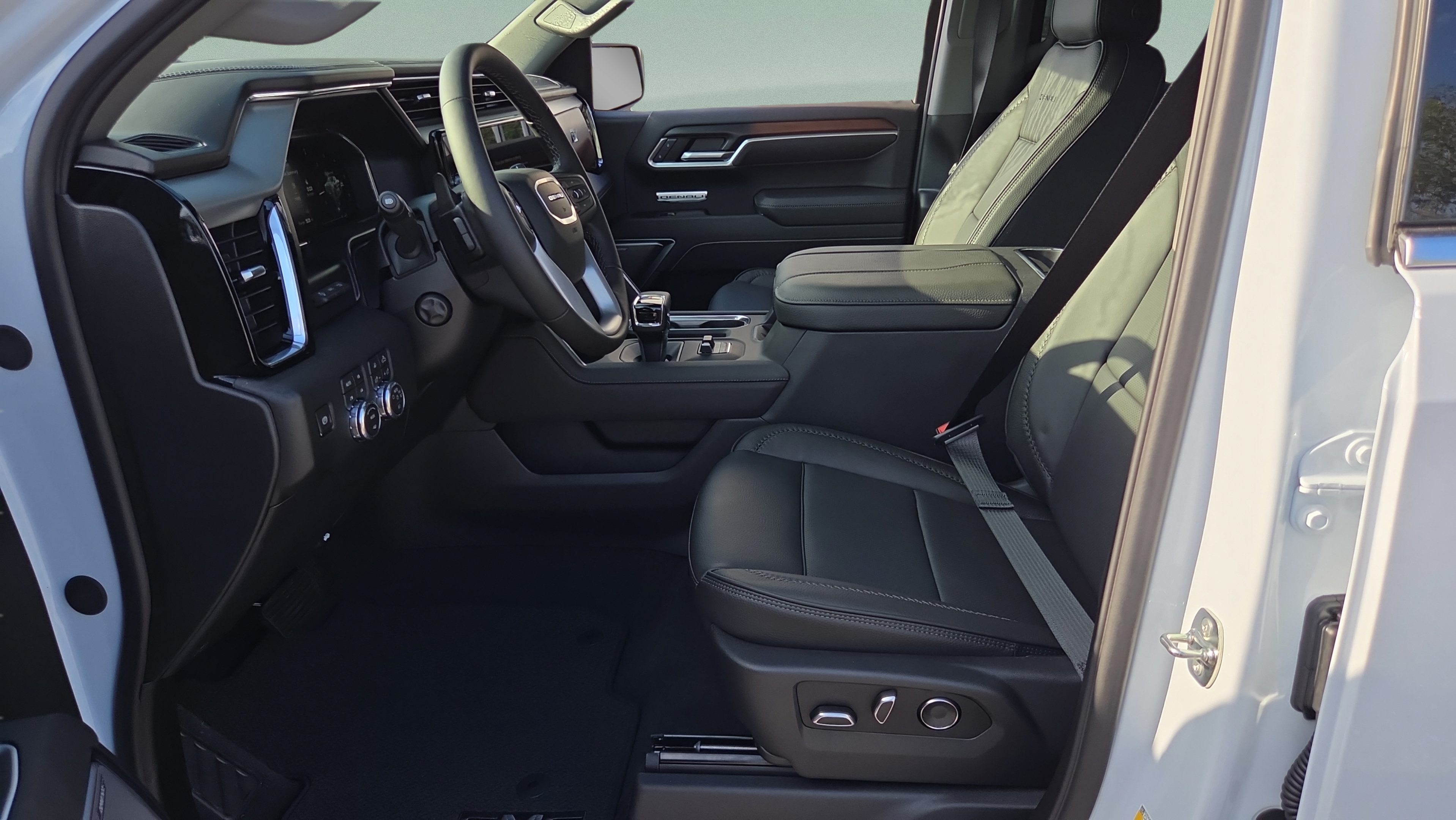 New 2026 GMC Sierra 1500 Denali w/ Denali Reserve Package AWD/4WD image 9