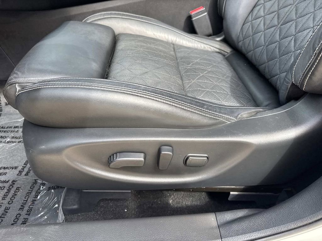 Used 2017 Nissan Maxima Platinum FWD image 18