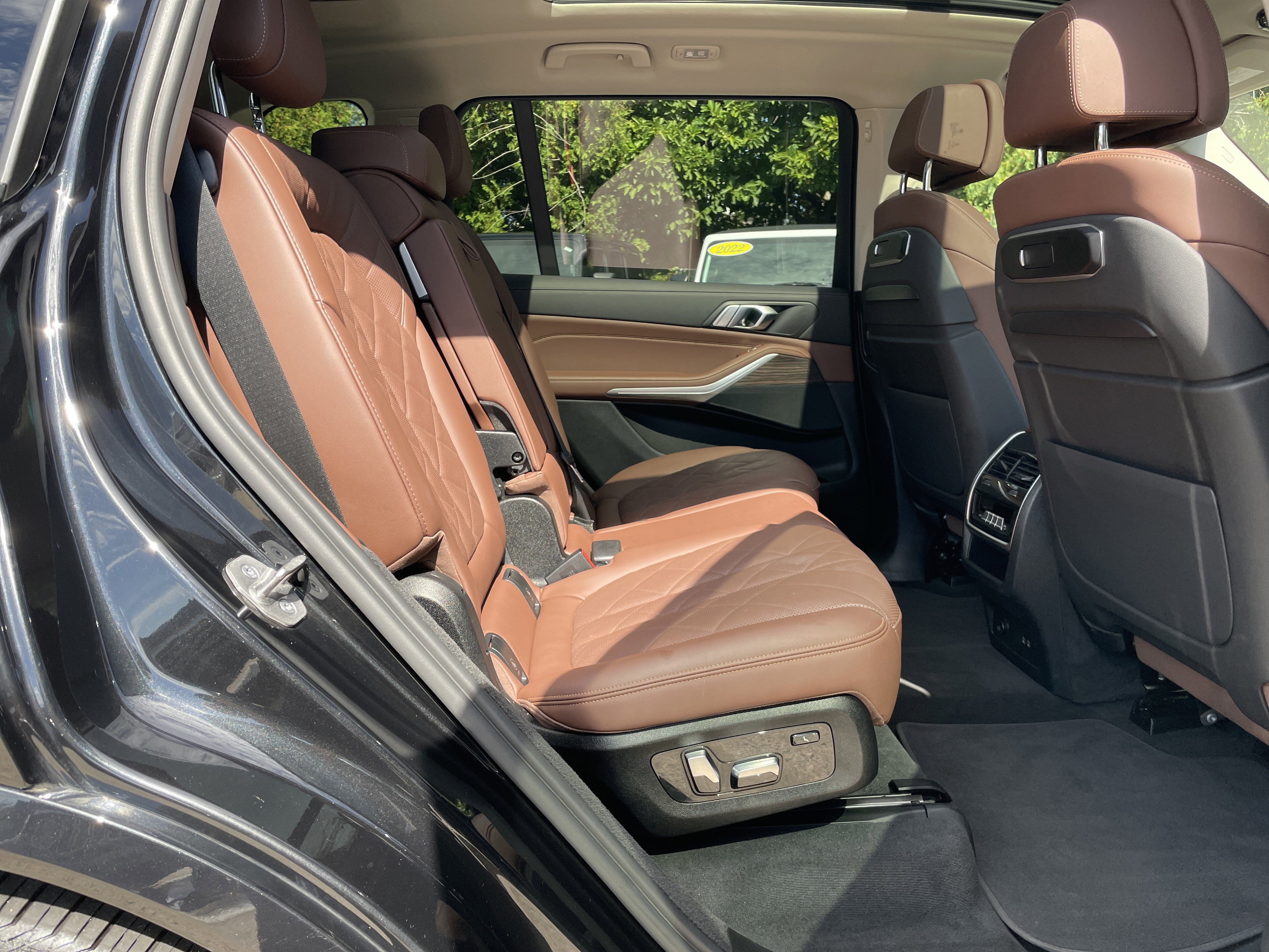 Used 2023 BMW X7 xDrive40i w/ Parking Assistance Package image 21