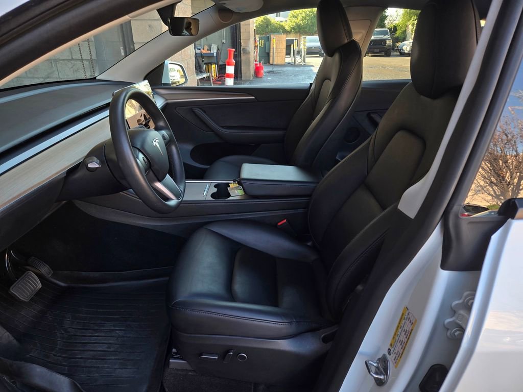 Used 2025 Tesla Model Y Long Range image 15