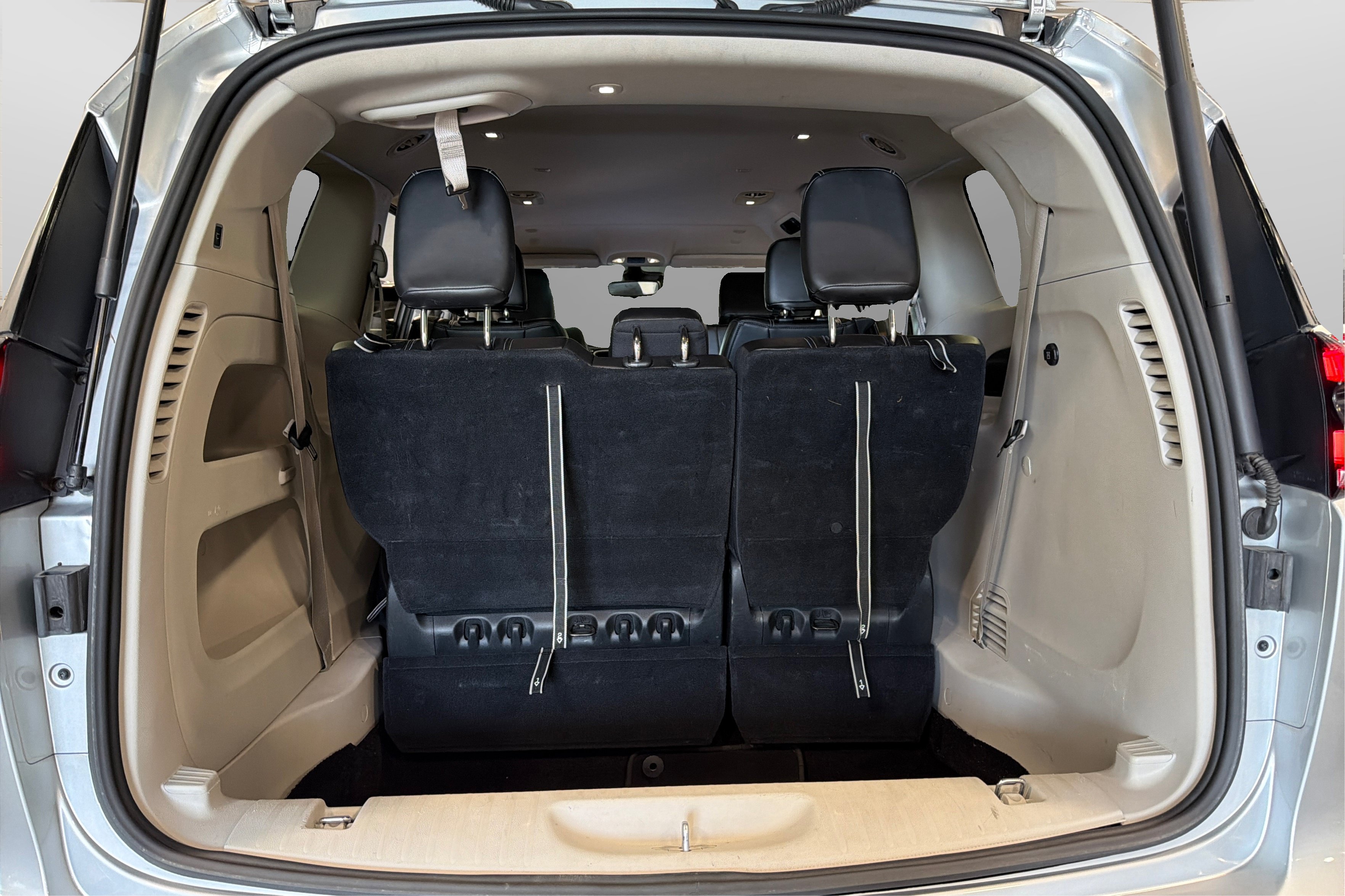 Used 2023 Chrysler Pacifica Touring-L FWD image 46