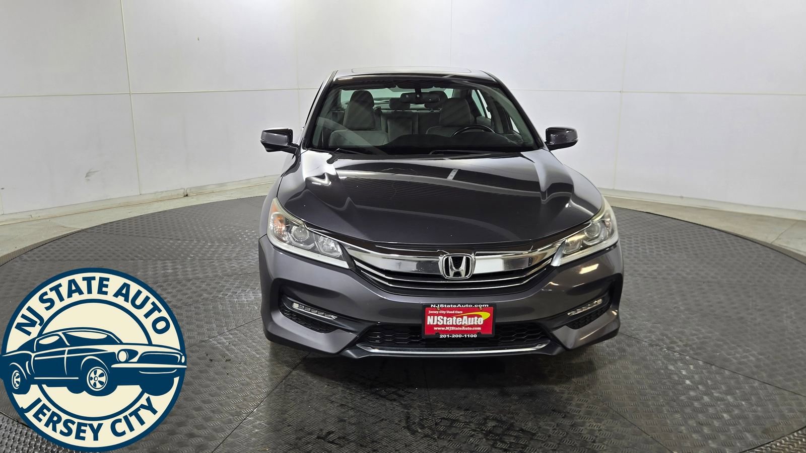 Used 2017 Honda Accord EX-L image 2
