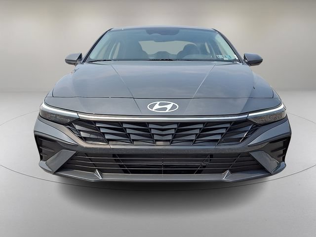 New 2026 Hyundai Elantra SE FWD video 2