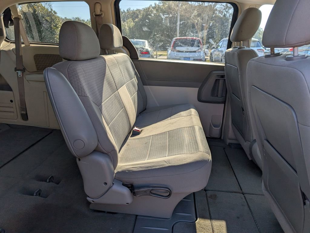 Used 2008 Chrysler Town & Country LX image 26