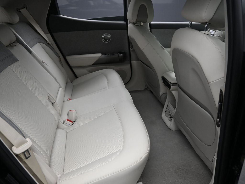 Used 2025 Genesis GV60 RWD image 34