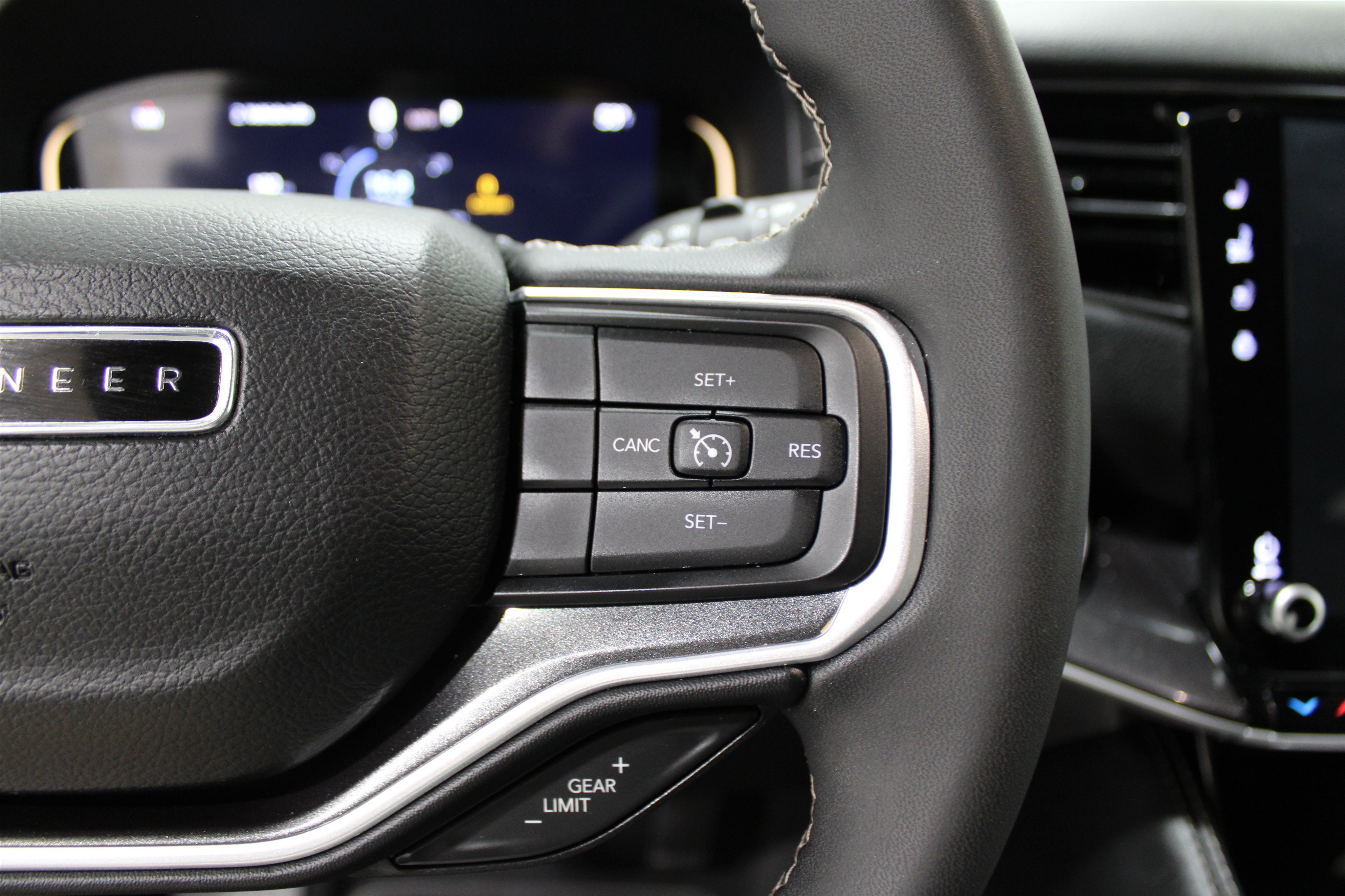 Used 2024 Jeep Wagoneer 4WD w/ Premium Group I image 13