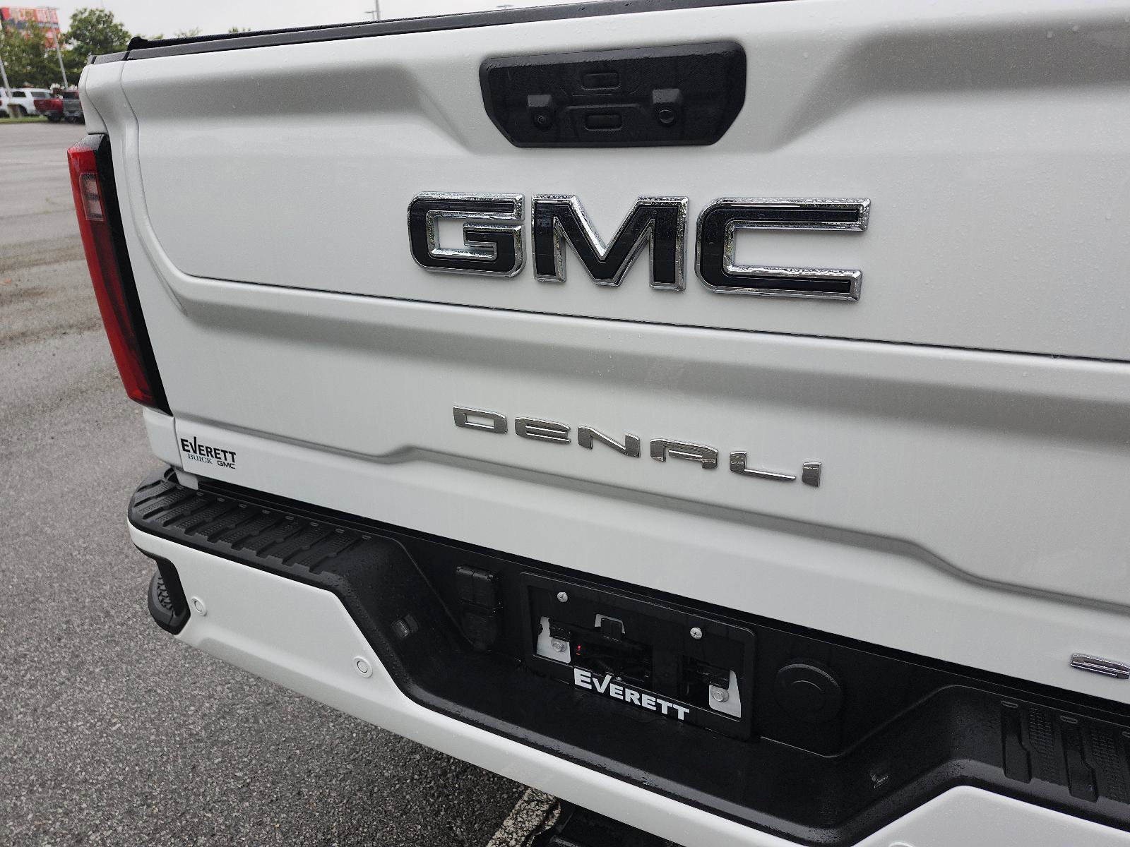 Used 2025 GMC Sierra 2500 Denali Ultimate AWD/4WD image 4