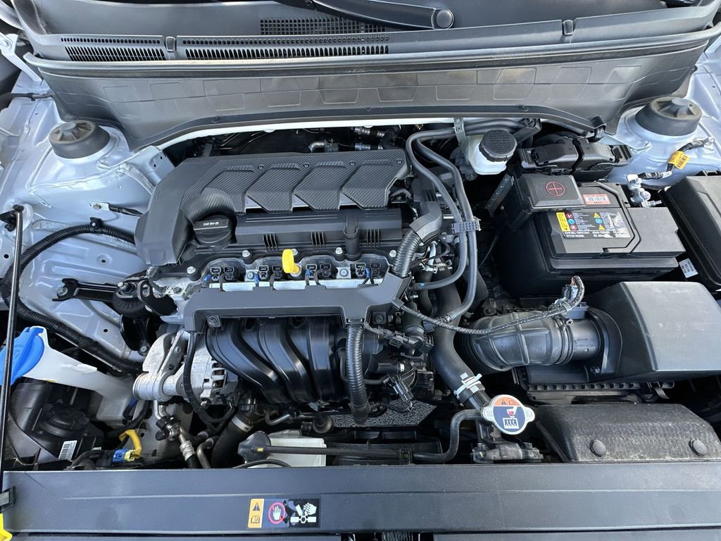 Used 2024 Hyundai Venue SEL image 25