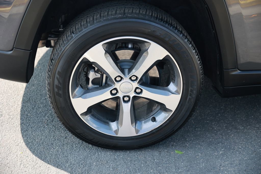 Used 2024 Jeep Grand Cherokee Limited 4xe w/ Luxury Tech Group II image 9