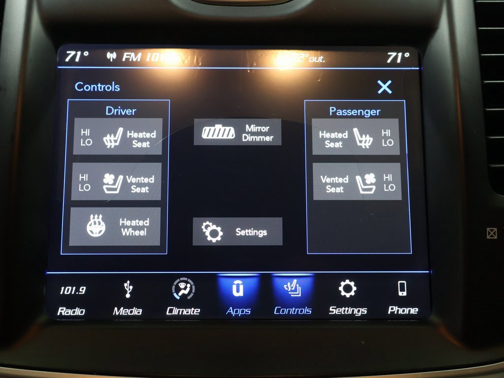 Used 2018 Chrysler 300 Limited image 29