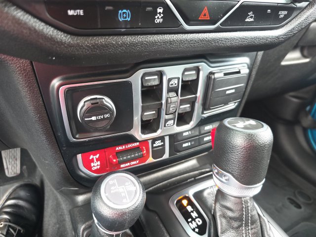 Used 2024 Jeep Wrangler Unlimited AWD/4WD image 23