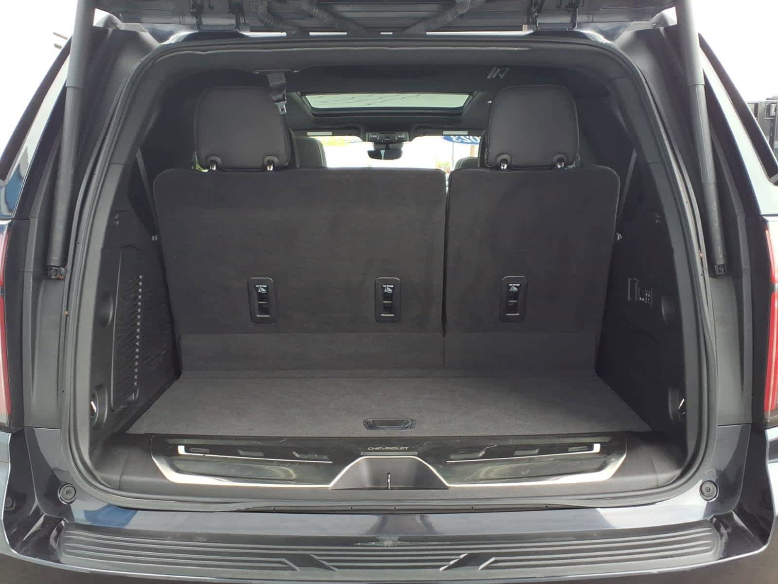Used 2023 Chevrolet Tahoe Premier w/ Premium Package 2 AWD/4WD image 19