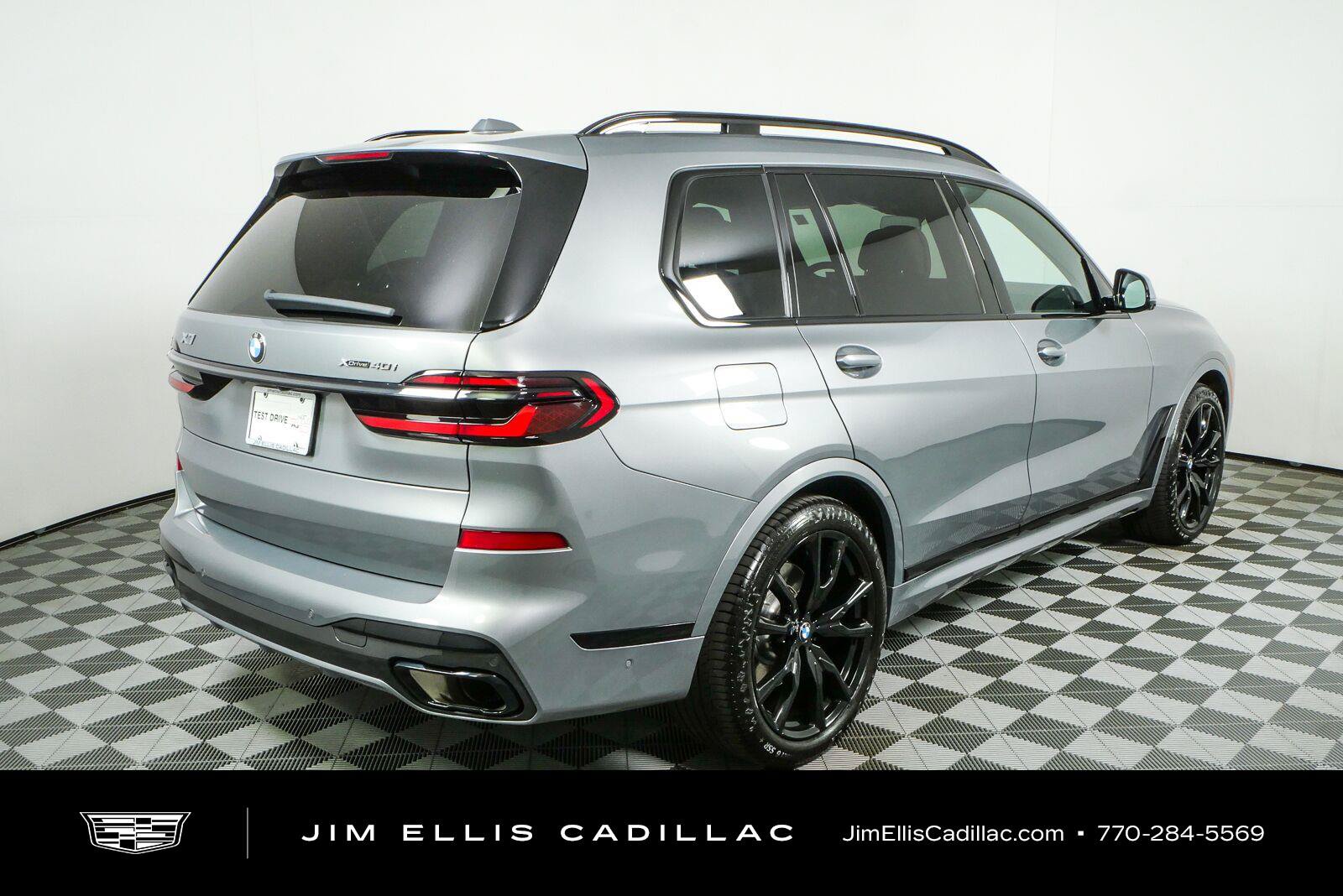 Used 2024 BMW X7 xDrive40i w/ M Sport Package AWD/4WD image 3