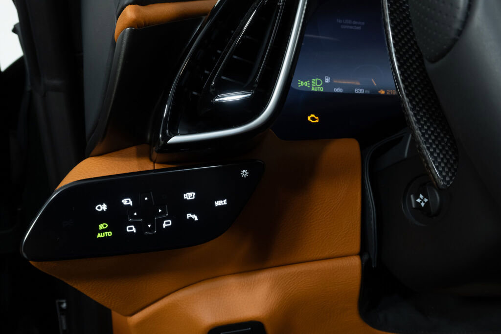 Used 2024 Ferrari Roma Spider image 38