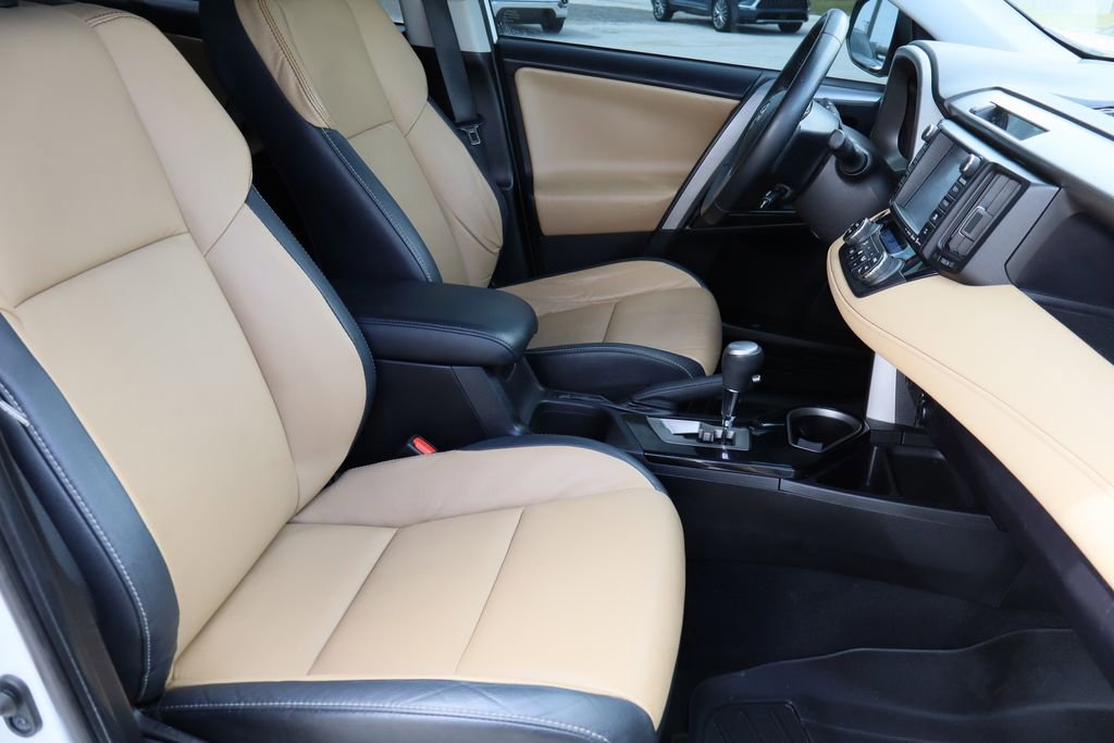 Used 2018 Toyota RAV4 Limited w/ Advanced Technology Package image 27