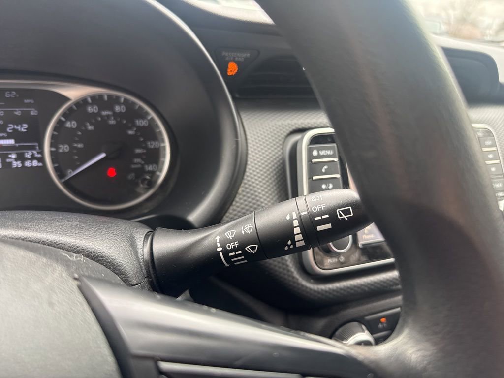 Used 2022 Nissan Kicks S image 19