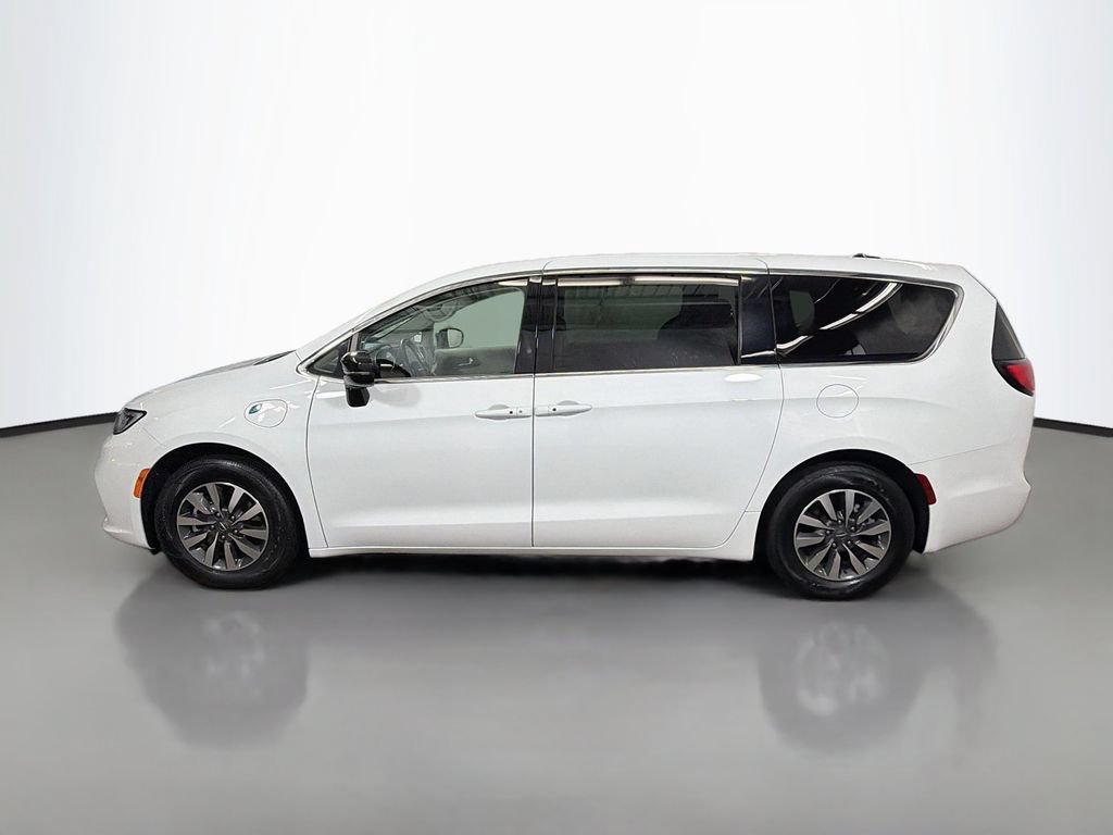 Used 2024 Chrysler Pacifica Limited FWD image 6