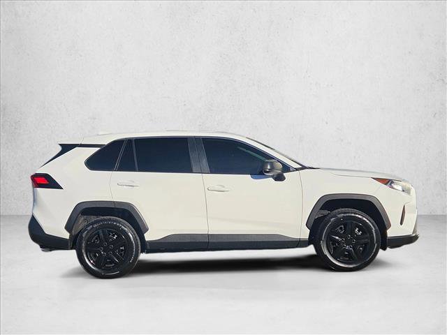 Used 2022 Toyota RAV4 LE image 4