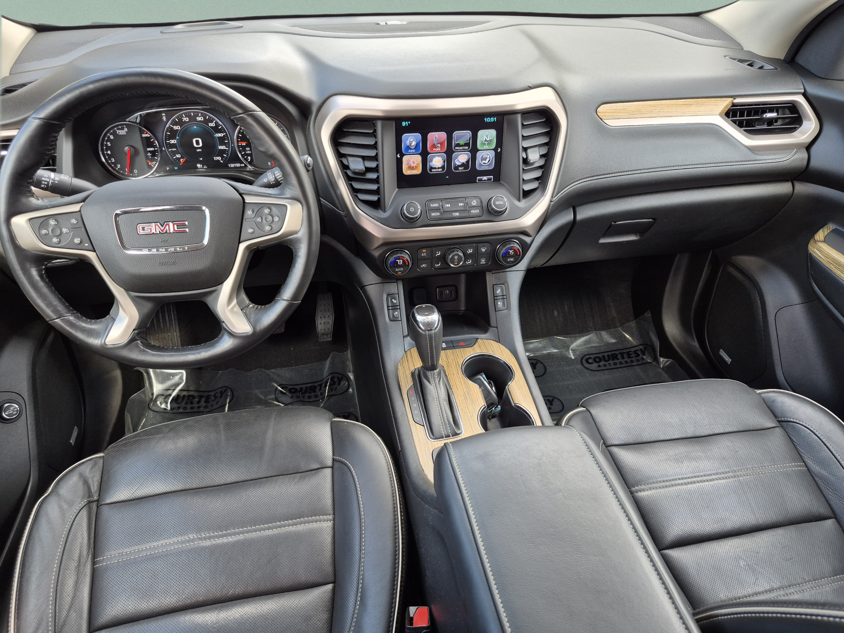 Used 2017 GMC Acadia Denali w/ Technology Package FWD image 11